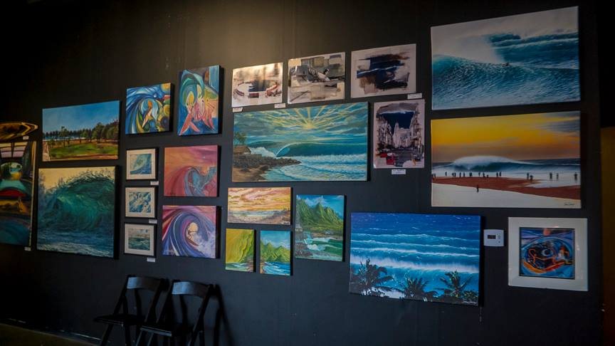 Mur d’exposition — culture surf et océanique